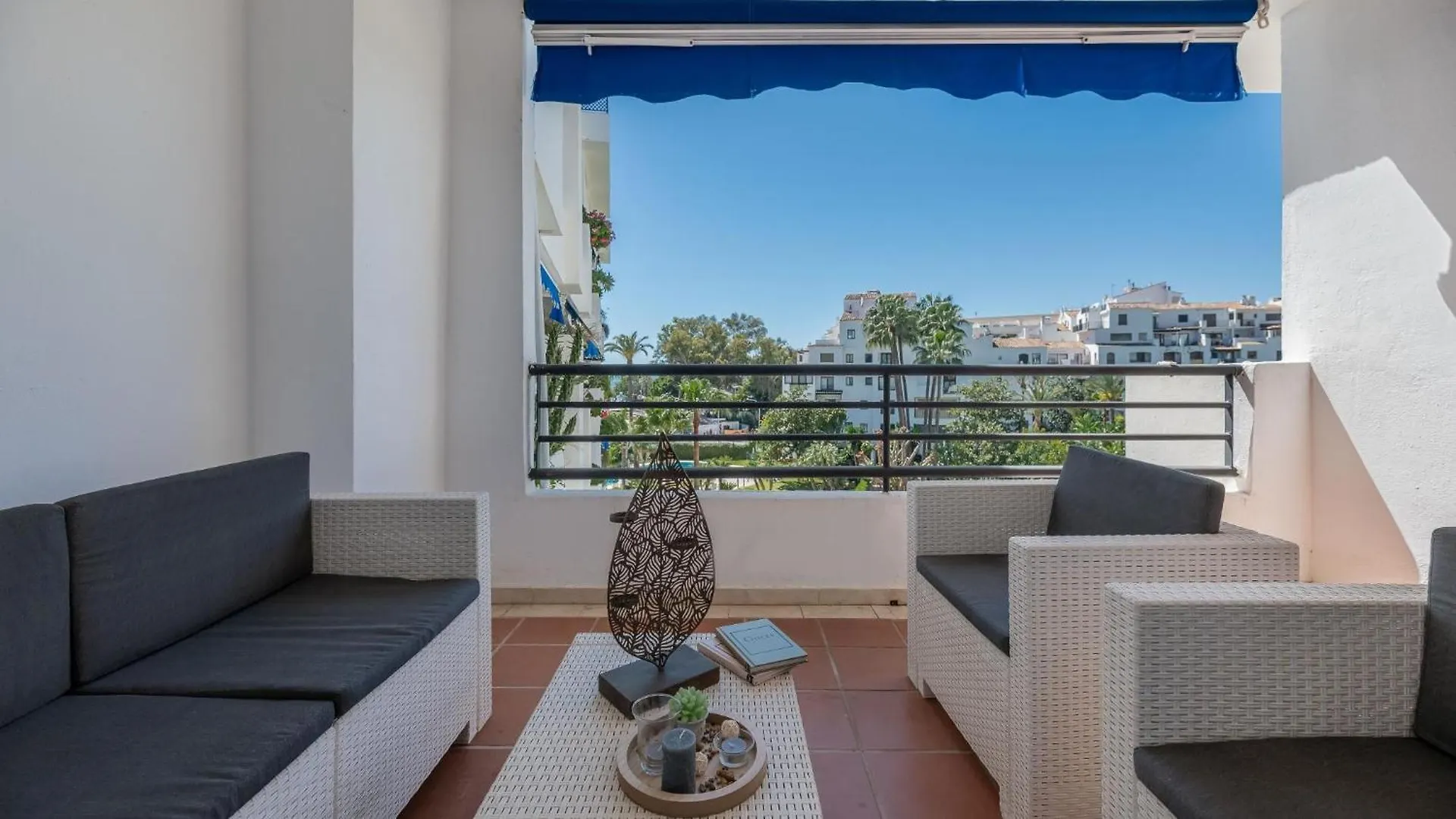 Mediterranean Getaway Seaviews At Puerto Banus Marbella